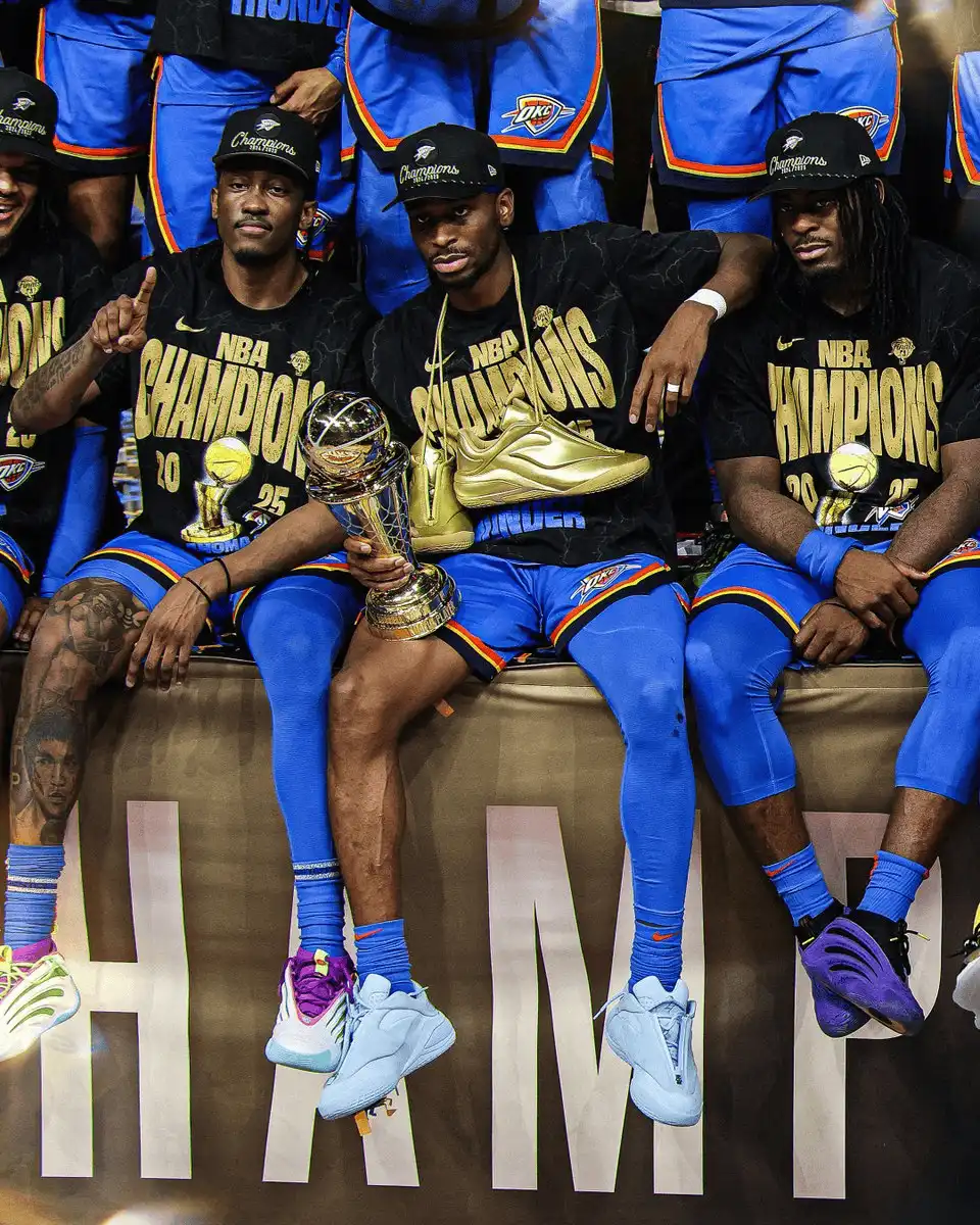 包含冲刺阶段俄克拉荷马雷霆备战NBA季后赛，绝杀压哨细节曝光，更衣室稳定，球队文化再被提及的词条Jiuyou Sports